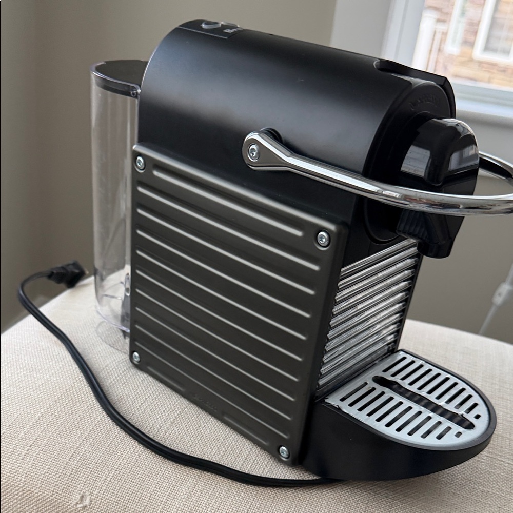 Breville Nespresso Espresso Machine - Picture 2 of 6